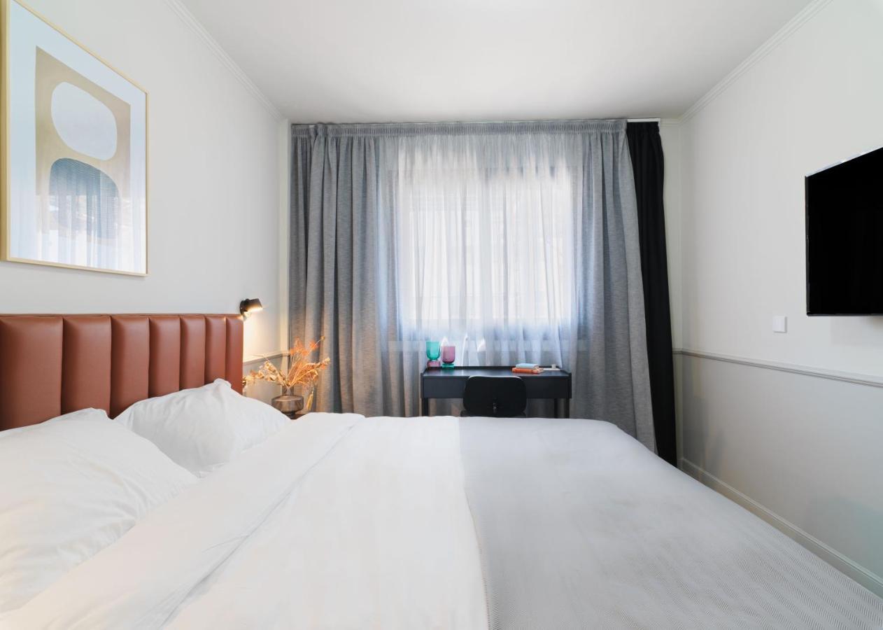 Liv The City Suites Adults Only Larnaca Bagian luar foto