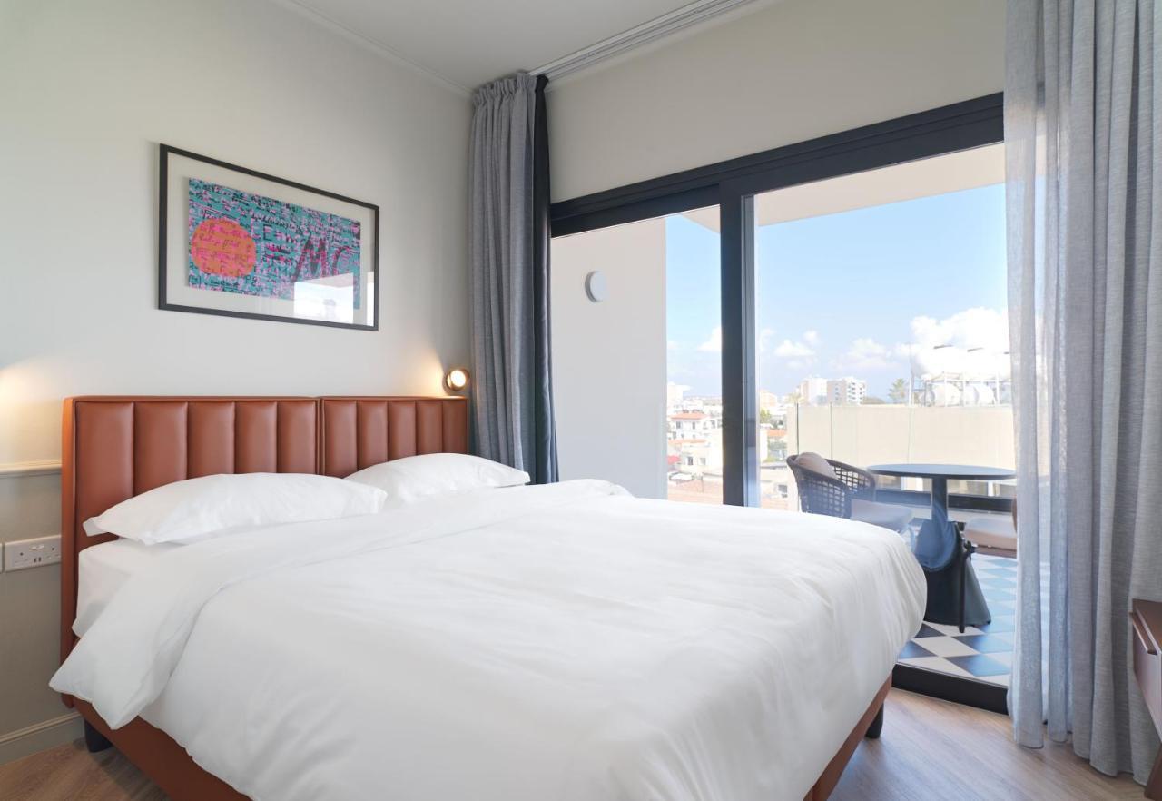 Liv The City Suites Adults Only Larnaca Bagian luar foto