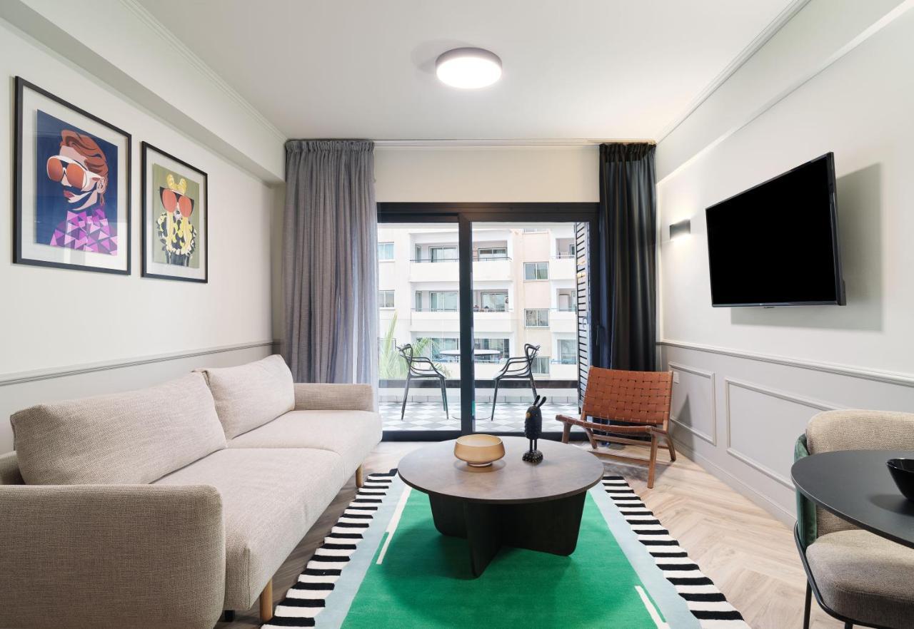 Liv The City Suites Adults Only Larnaca Bagian luar foto