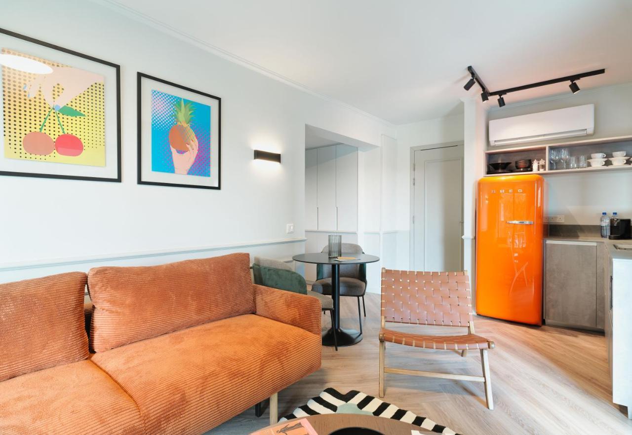 Liv The City Suites Adults Only Larnaca Bagian luar foto