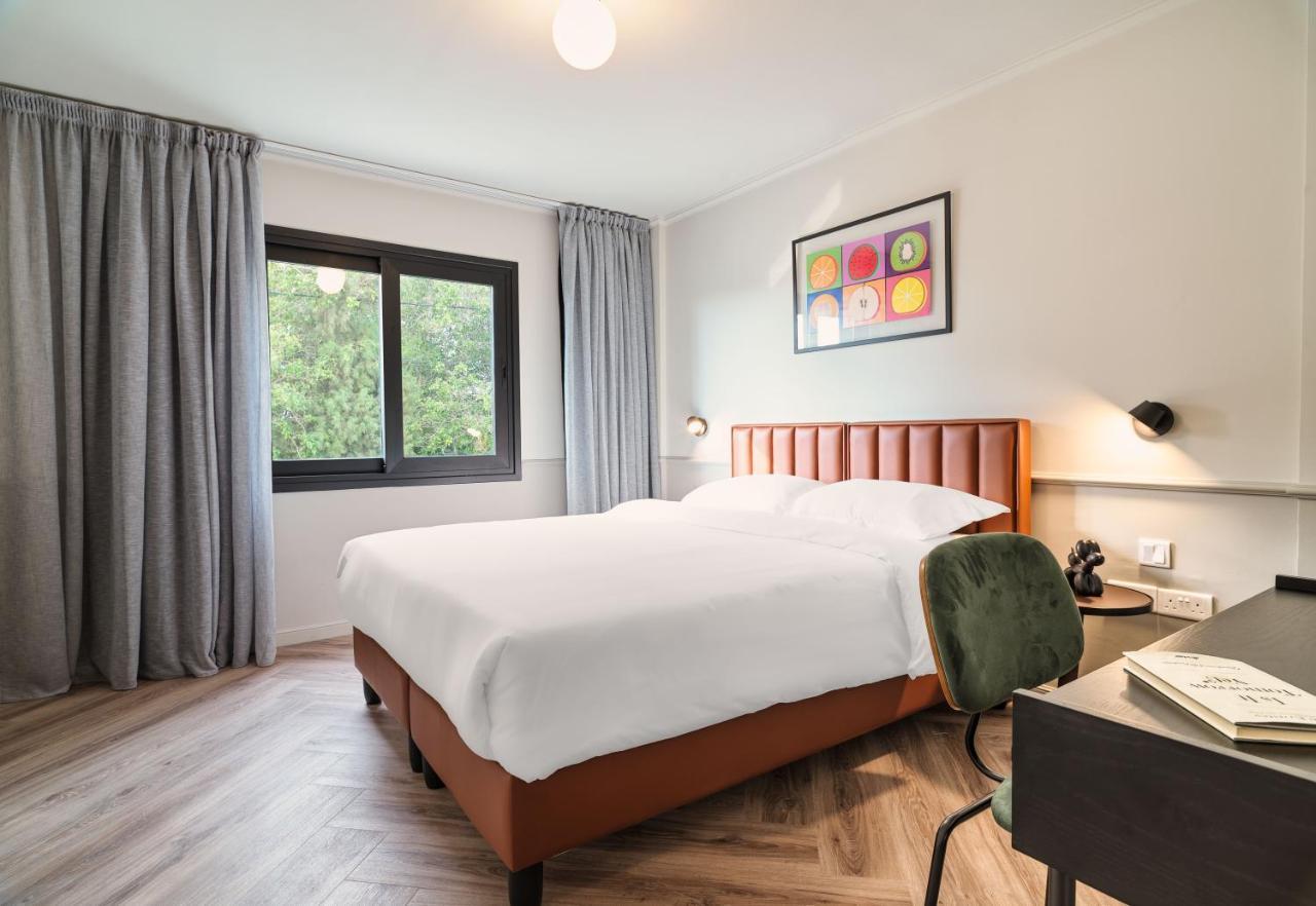 Liv The City Suites Adults Only Larnaca Bagian luar foto
