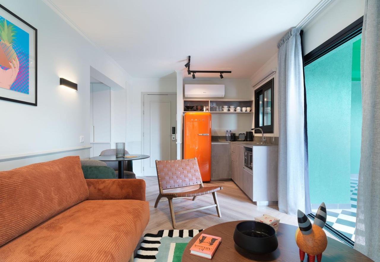 Liv The City Suites Adults Only Larnaca Bagian luar foto