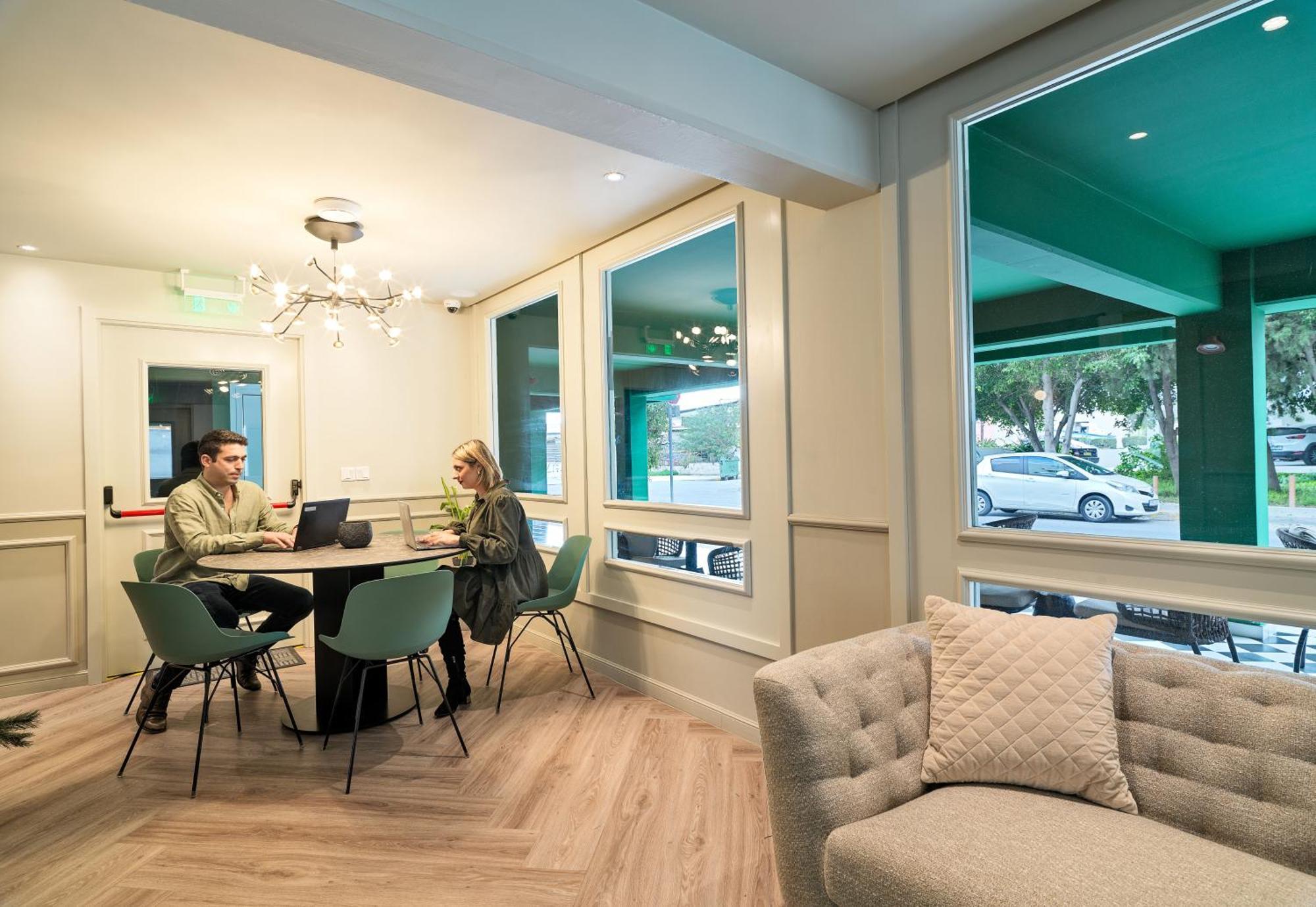 Liv The City Suites Adults Only Larnaca Bagian luar foto