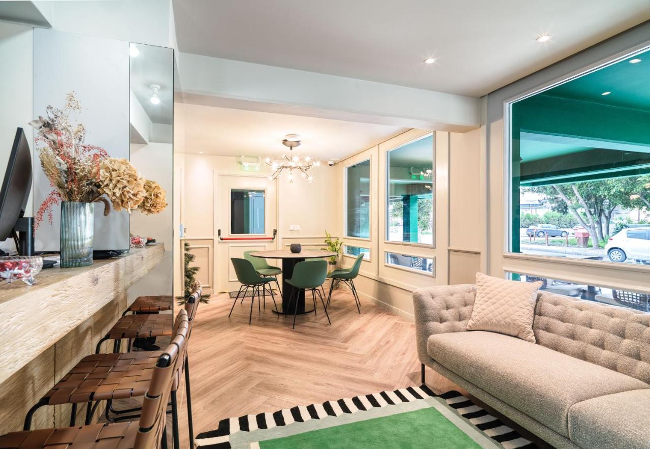 Liv The City Suites Adults Only Larnaca Bagian luar foto