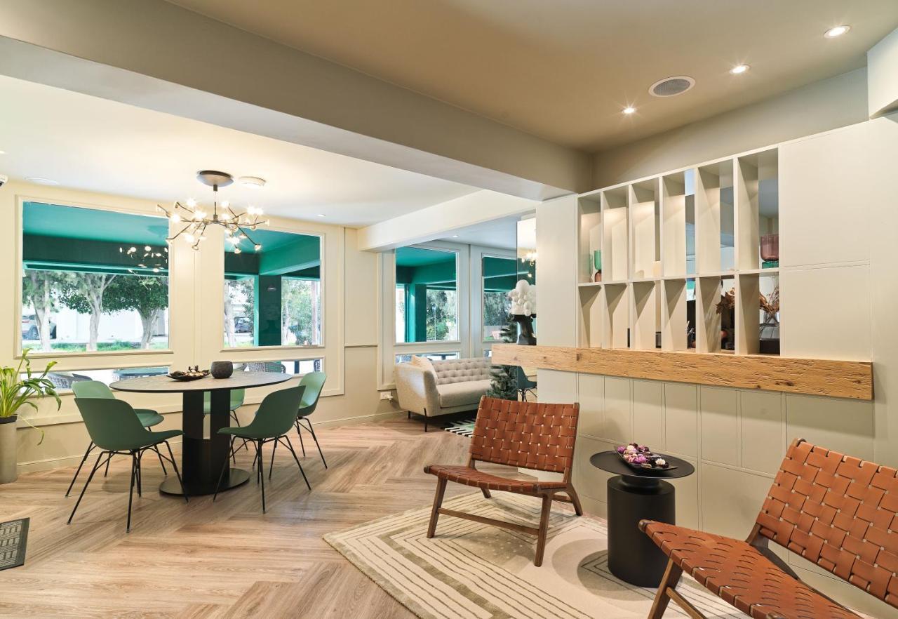 Liv The City Suites Adults Only Larnaca Bagian luar foto