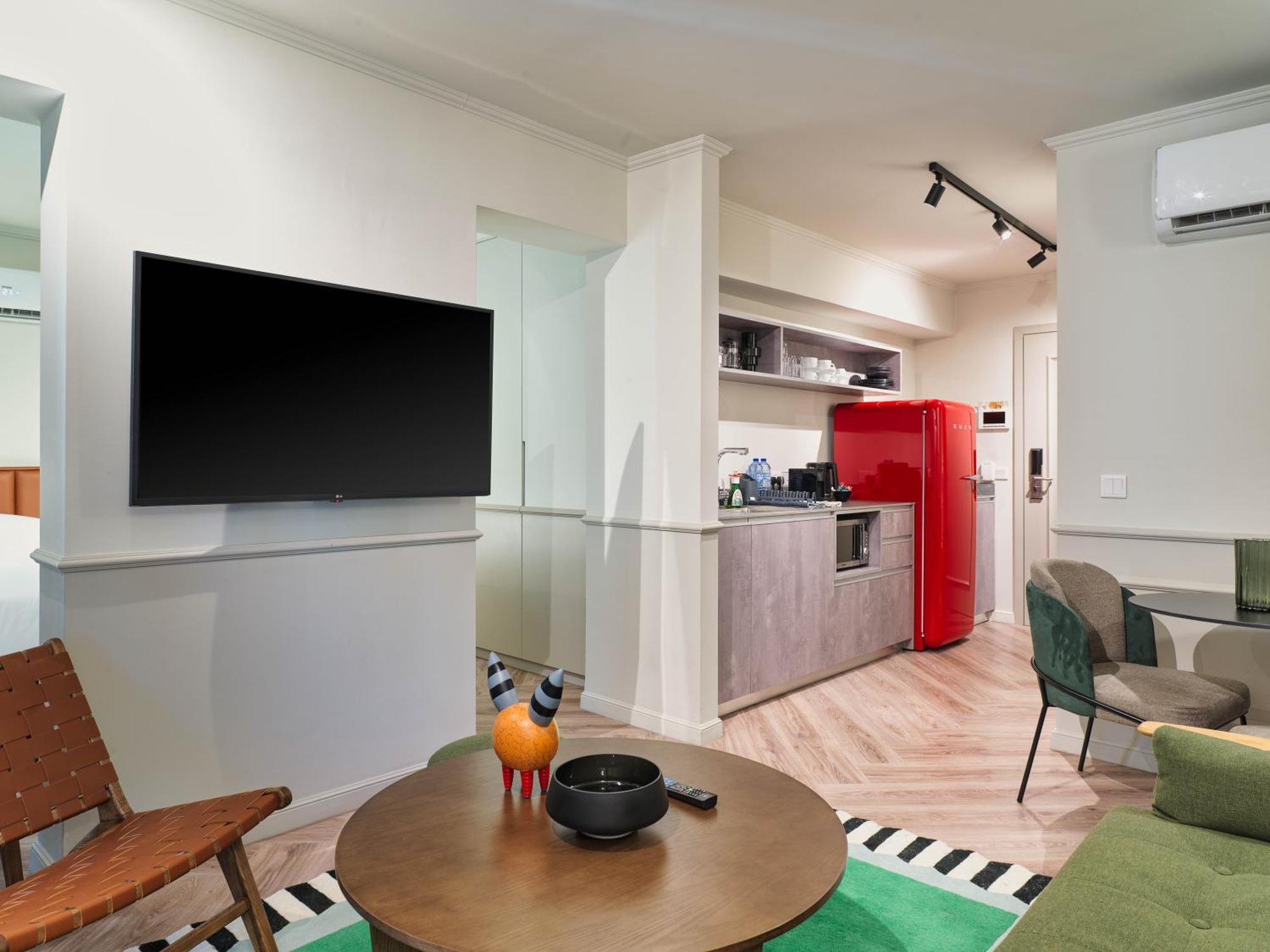 Liv The City Suites Adults Only Larnaca Bagian luar foto