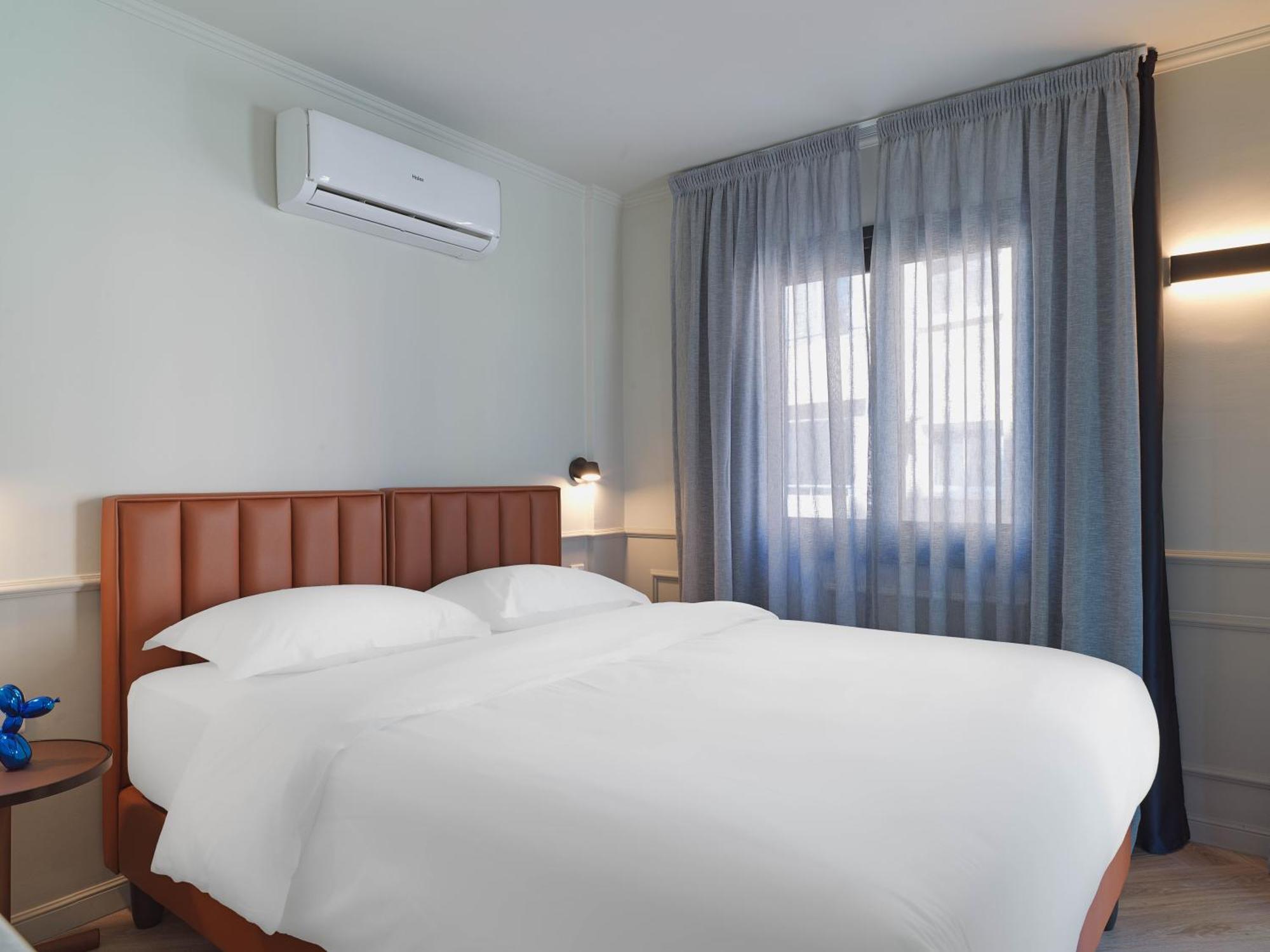 Liv The City Suites Adults Only Larnaca Bagian luar foto