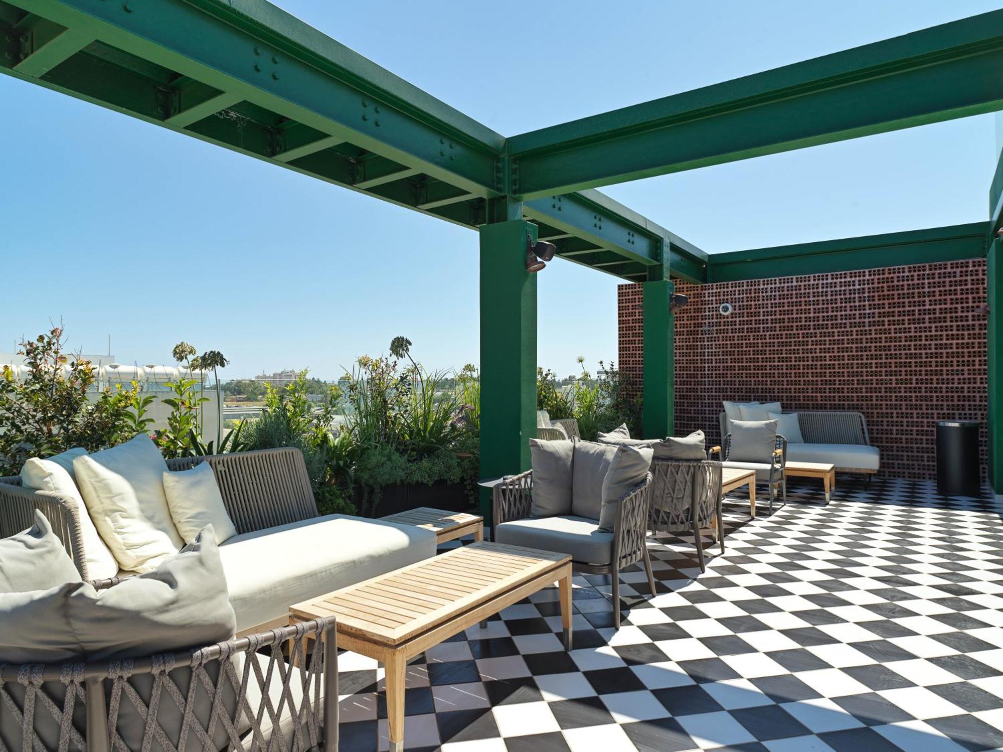 Liv The City Suites Adults Only Larnaca Bagian luar foto